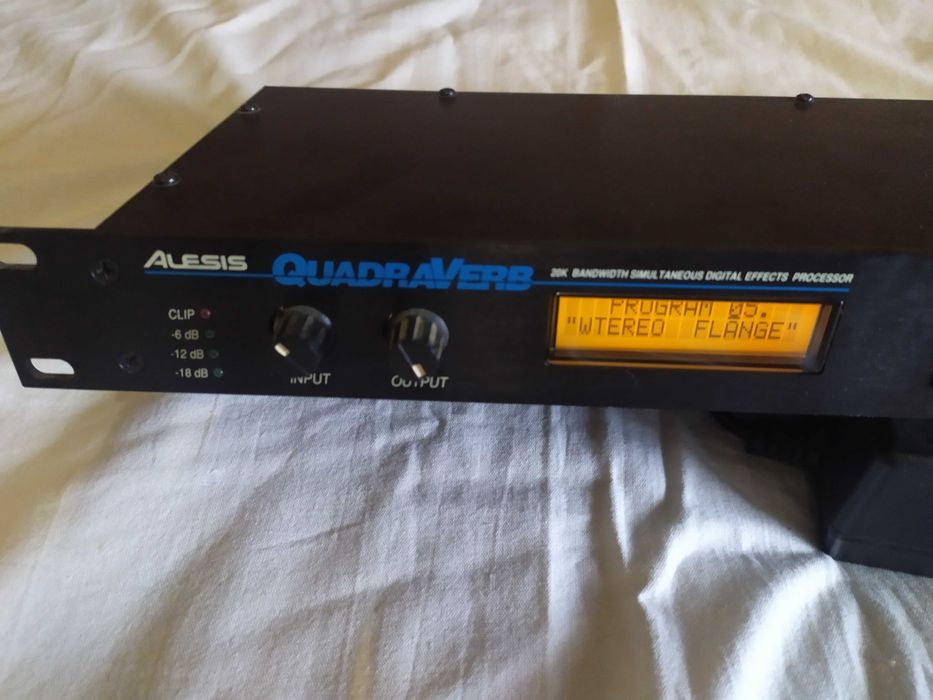 Продавам "Alessis quadraverb 4"