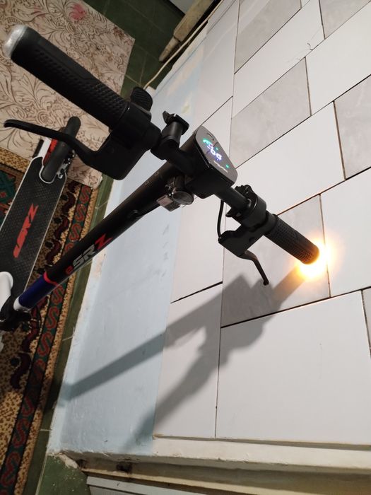 Vând trotinetă electrică Aprilia