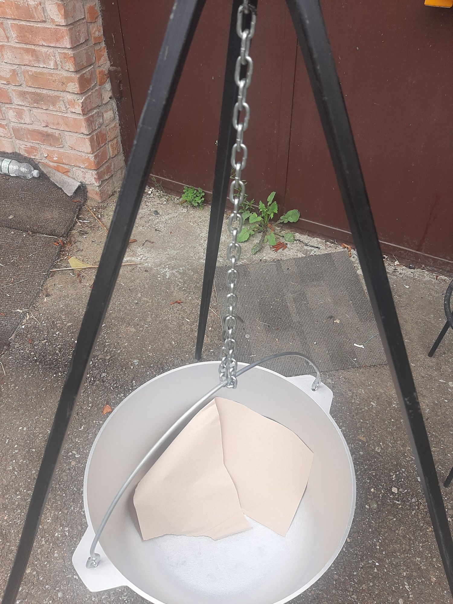 Vând ceaun nou din aluminiu cu capac de 16.5litri