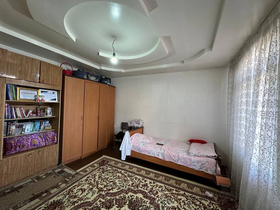 Уч кахрамон постидан 7 км кирганда обод махаллада 4 хонали уй сотилади