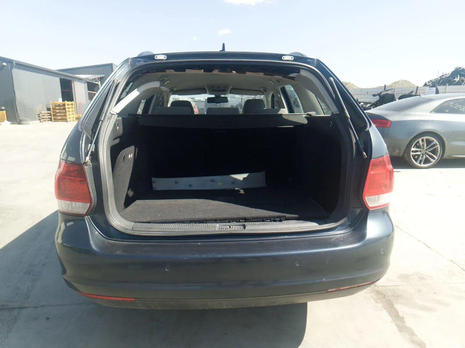 Dezmembrari / Dezmembrez Volkswagen Golf 5 Variant 1.9 BLS cutie viteze JCR cod culoare LC5F