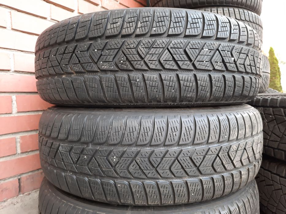 Продавам 4бр.зимни гуми 215/65/17 Pirelli