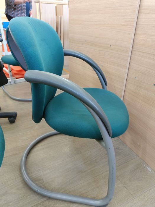 Кресло стулья шкаф кровать