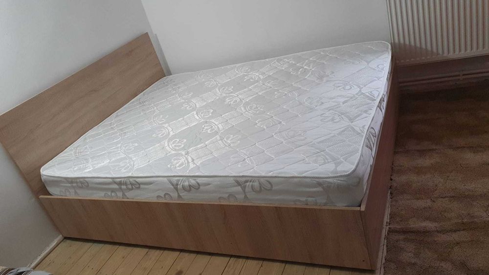 Vând pat cu saltea inclusă!
