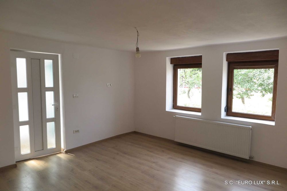 Casa - Vladimirescu, pe soseaua principala