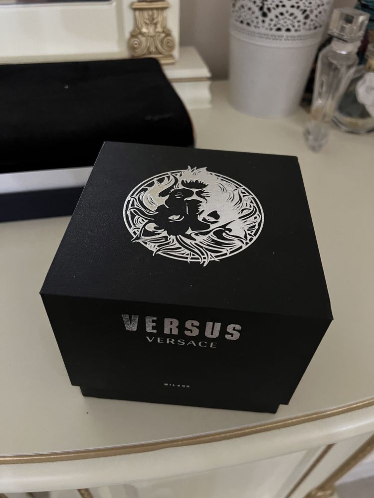 Часы Versus от Versace, новые! Распродажа! Можно на подарок!