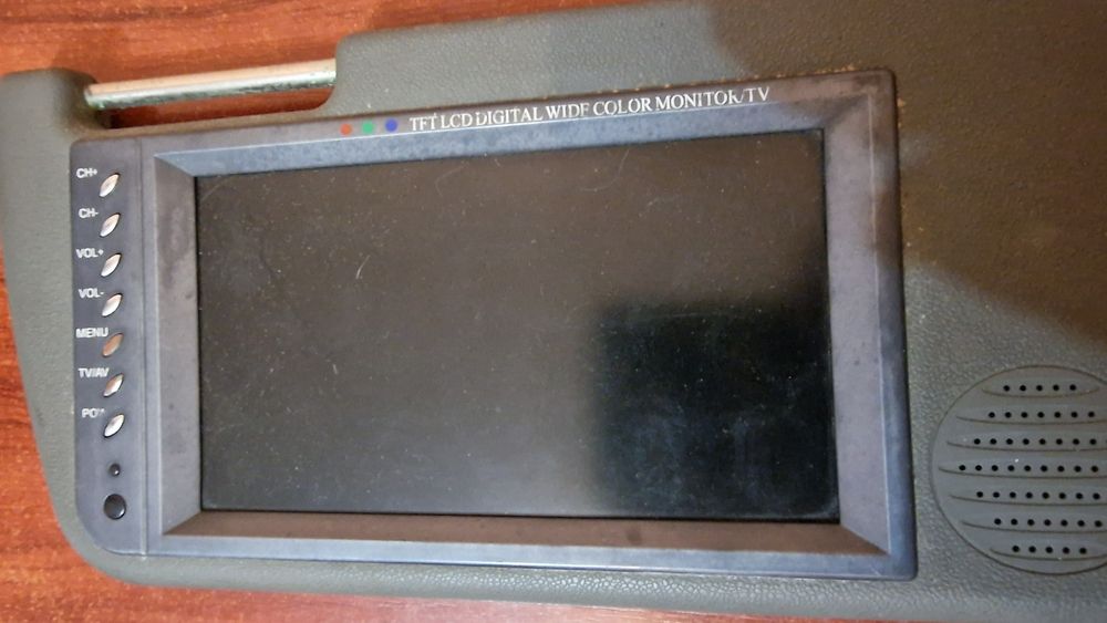 Parasolar auto cu monitor