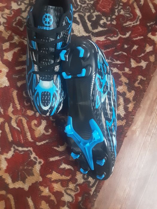 Продам новые бутсы