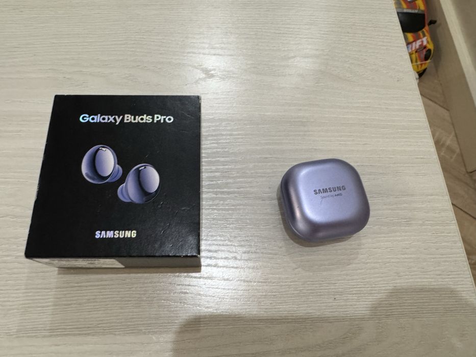 Galaxy Buds Pro кейс и один наушник
