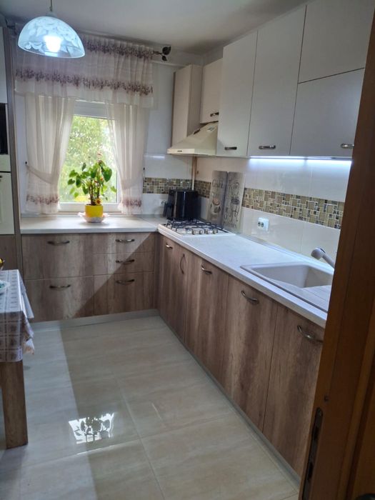 Apartament 4 camere, decomandat, Trivale-2 locuri de parcare+boxă