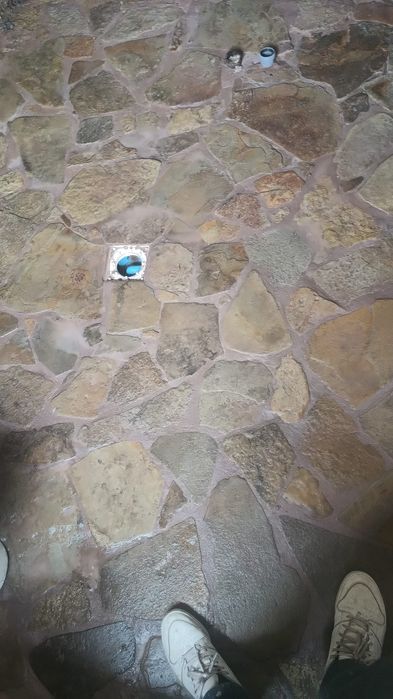 Plintă decorativă, piatră, montaj, finisaje