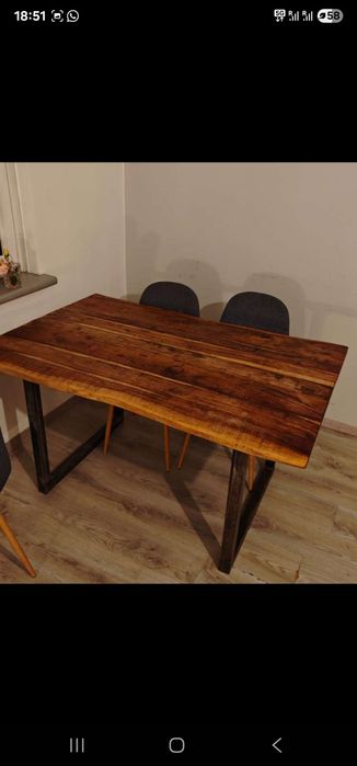 Masă din lemn masiv