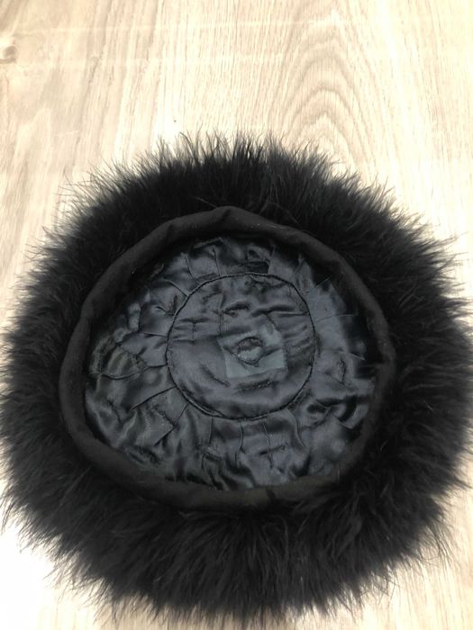 Ефектни шапки щраусови пера