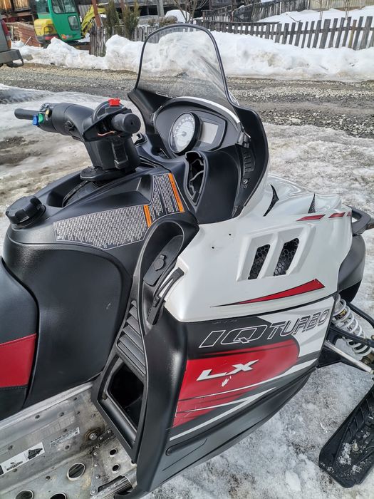 Vând snowmobil Polaris turbo 4t sau schimb cu atv