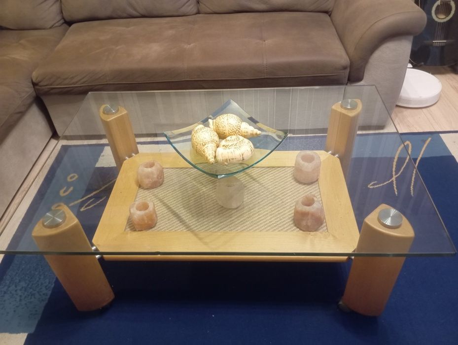 Масивна  маса от стъкло не мога