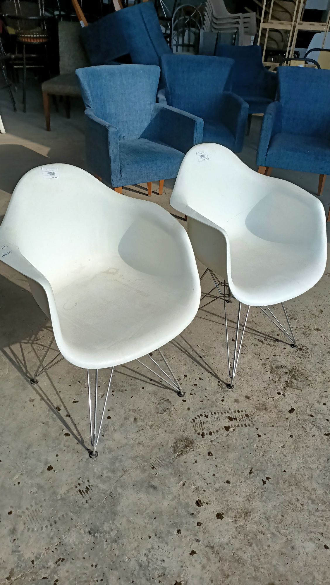 Стулья белые, дизайнерские, кресла диваны мебель бу в Астане