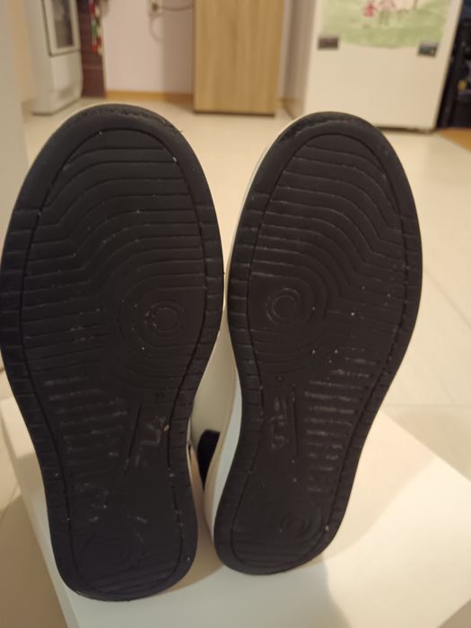 Есенно-зимни юношески сникърси Fila