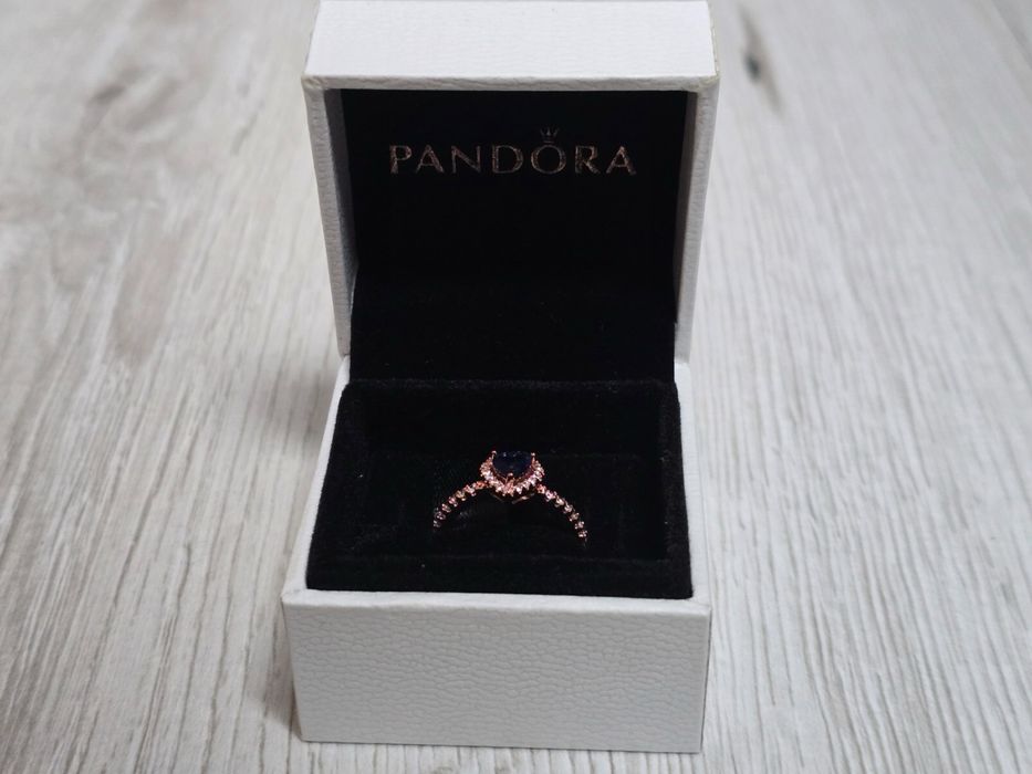 Inel Pandora rose gold inima albastra
