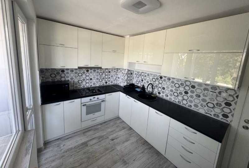 Дава се под наем Двустаен апартамент в София, Банишора - 75 кв.м за 450 € - Снимка #1