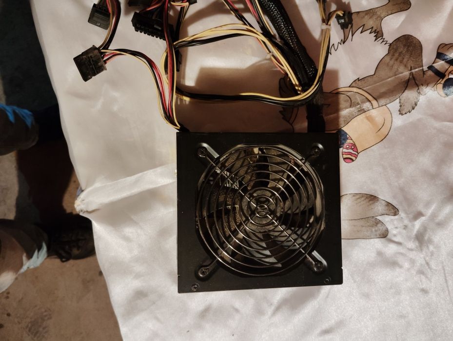 Vând sursă 460 PC în stare bună