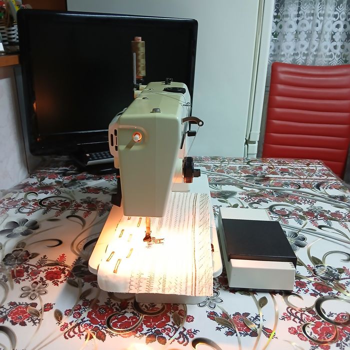 Masina de cusut PFAFFcu graifar industrial rotativ si multiple operati