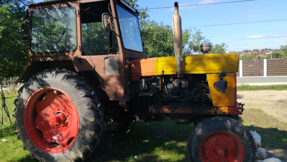 Tractor u 650.   .