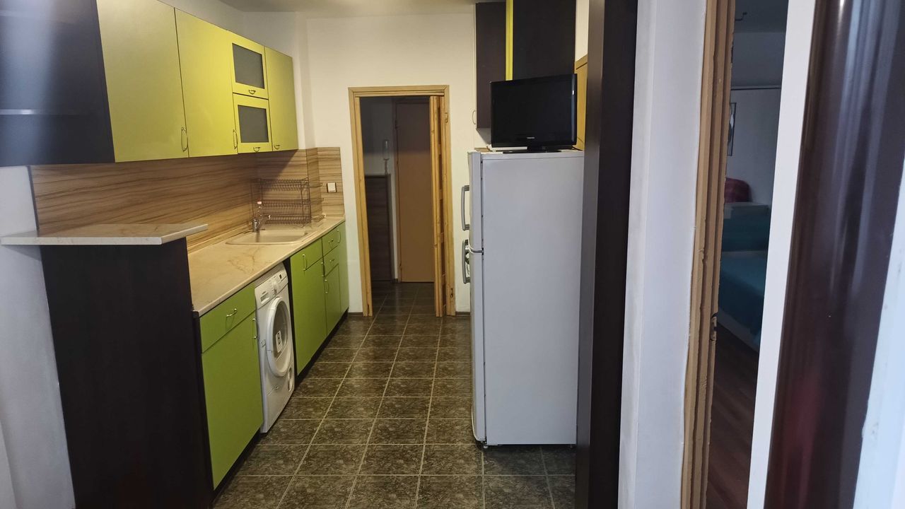Дава се под наем Тристаен апартамент в Шумен, Център - 60 кв.м за 306 € - Снимка #10