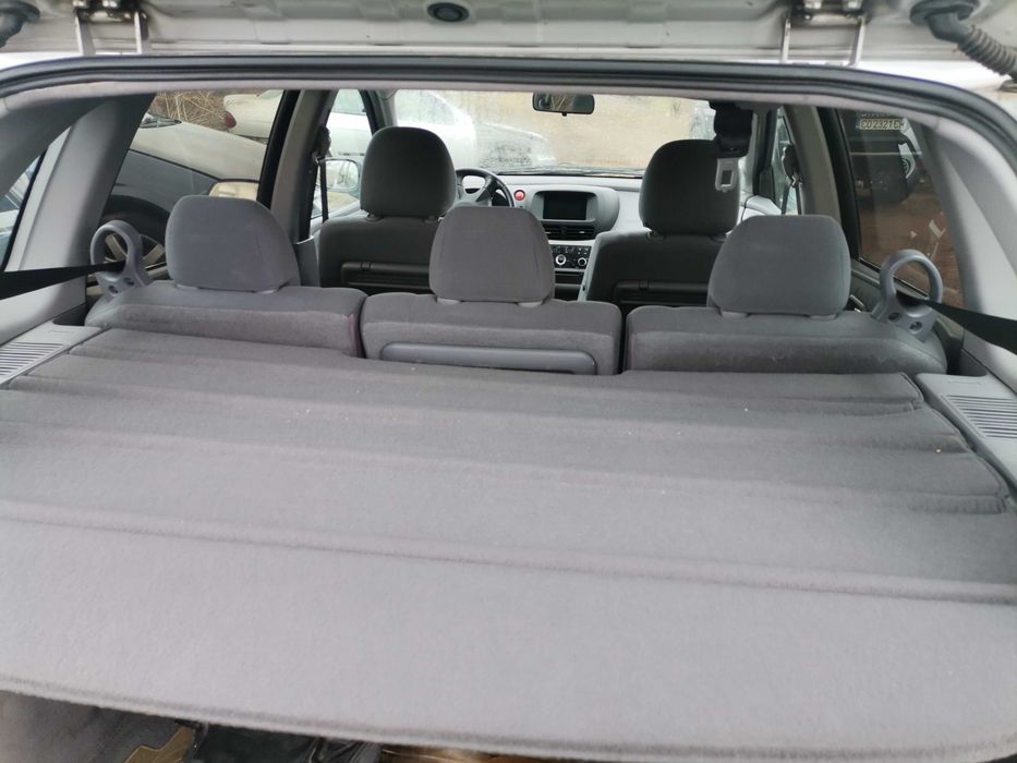 Продавам Nissan Almera Tino 2.2dci /136 к. с. на части.