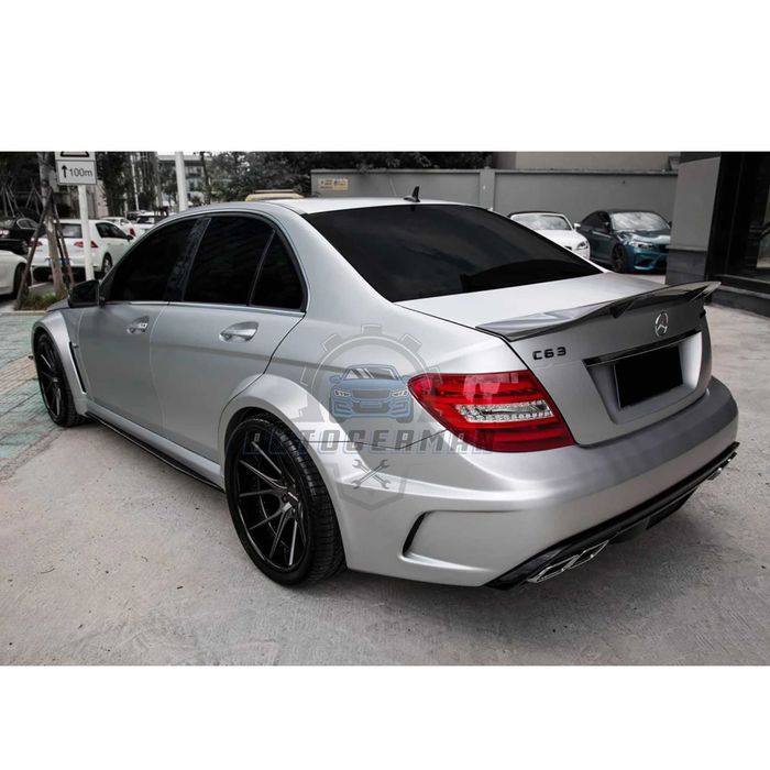 Лип спойлер Mercedes C class W204 багажник R style черен гланц