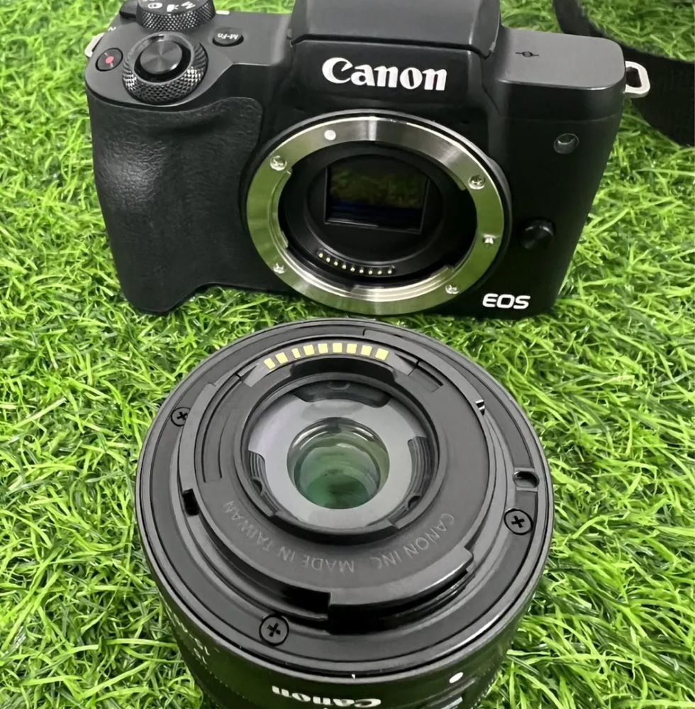 CANON M50 MARK II + Ef-M 15-45 mm