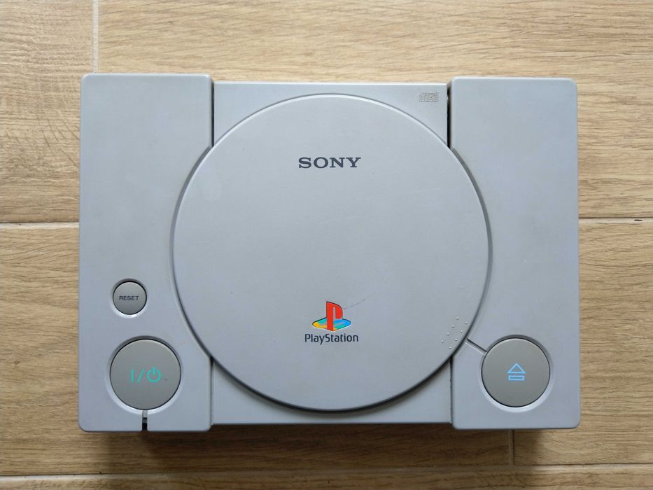 Ретро конзола Playstation 1 [PS1] - плейстейшън в запазено състояние