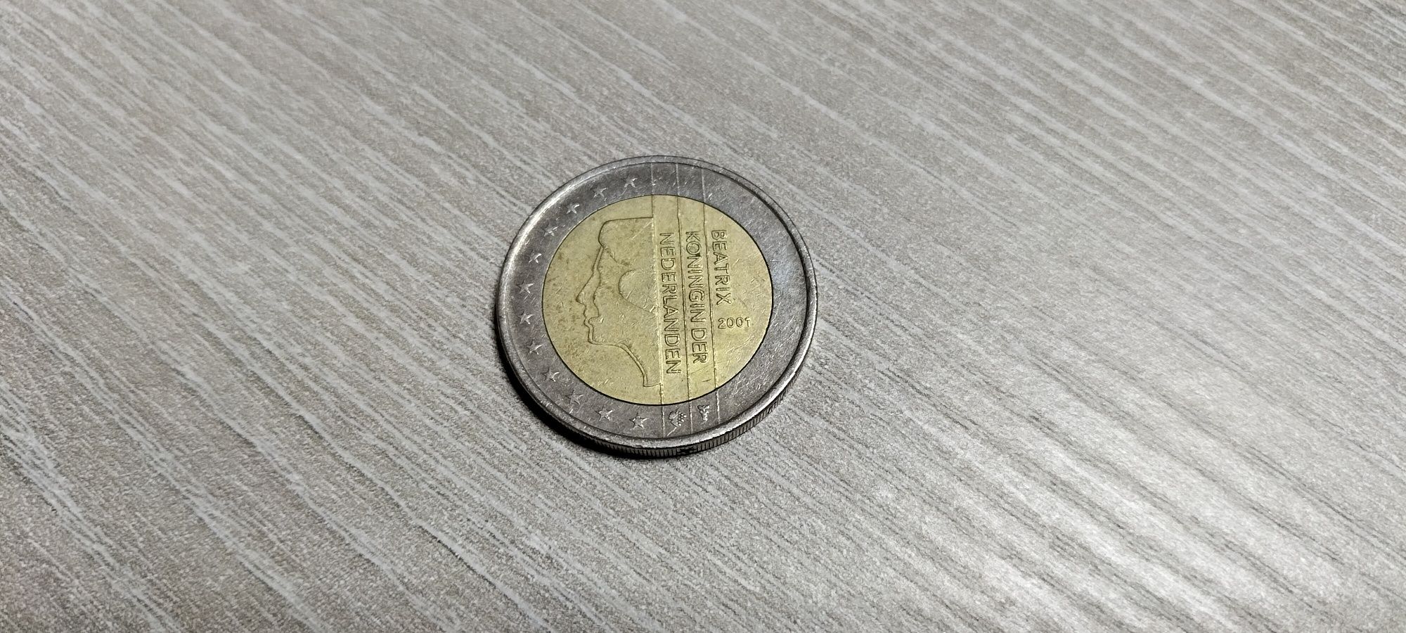 Vând moneda de 2€ Beatrix Koningin Nederlanden An 2001