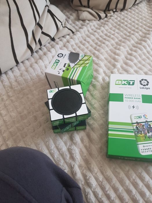 Vand POWER BANK si boxa prin Wireless