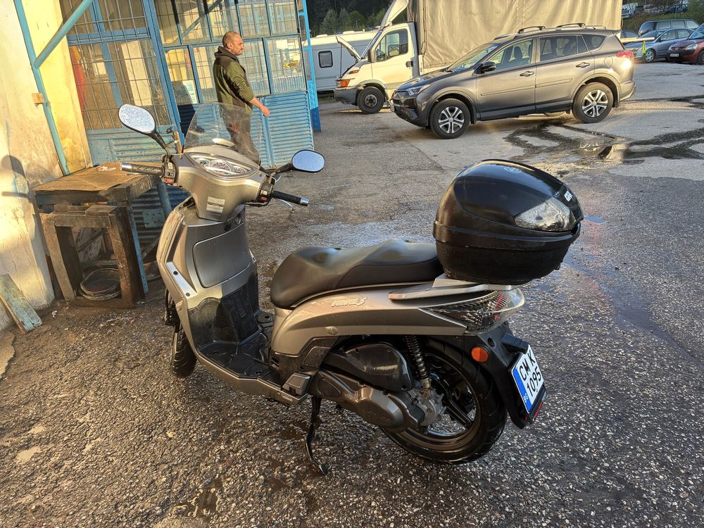 Скутер Kymco 200i