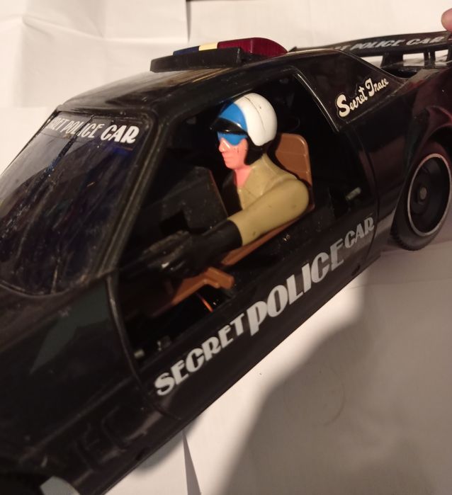 Vând/Schimb obiecte vechi.Preț în funcție de obiectul ales.