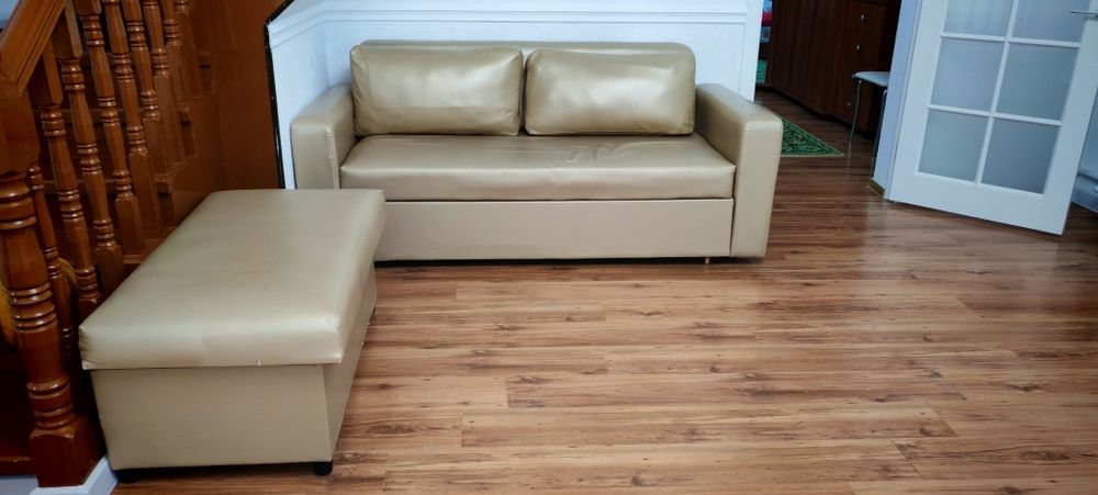 Продам б/у диван раскладной с пуфиком  30000тг