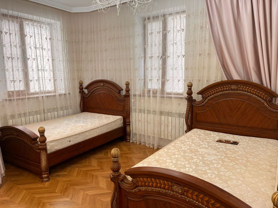 Продаю кровати с матрасами