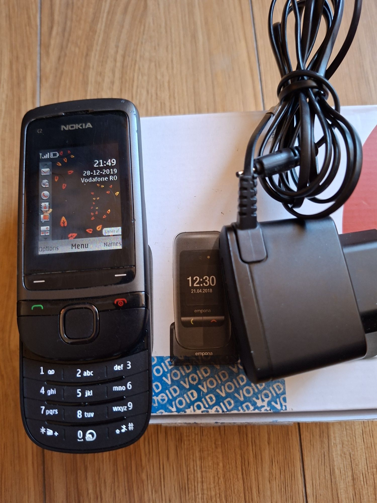 Nokia cu clapeta culisanta.