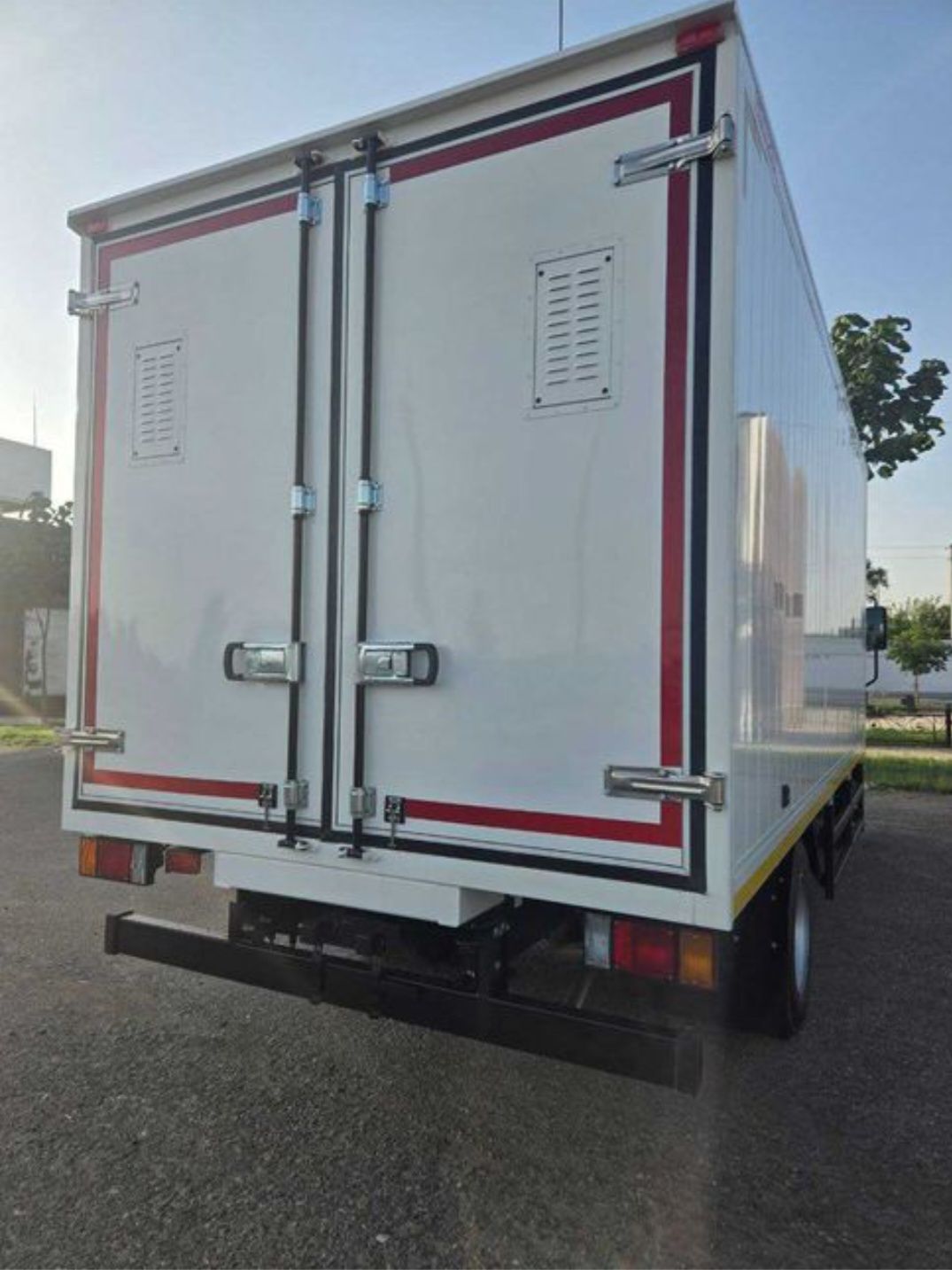 Yuk tashish xizmati isuzu 5 Т. Исузу Йук ташиш хизмати