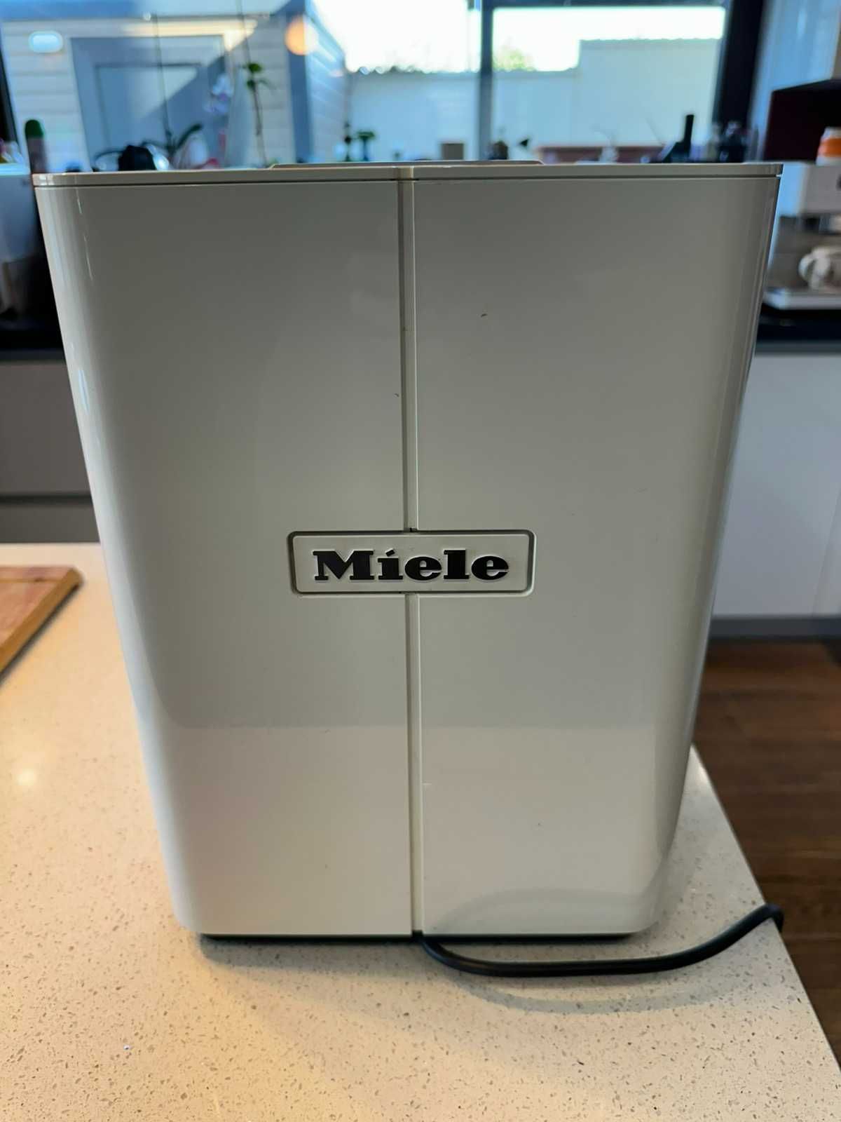 Кафемашина - робот MIELE CM 6300