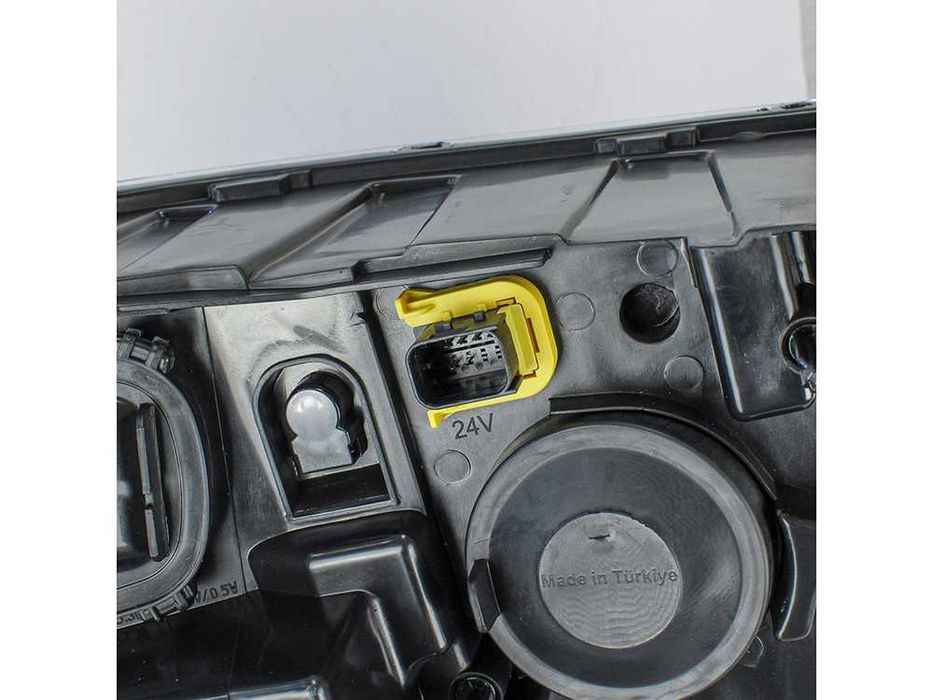Фарове Фар за RENAULT PREMIUM T SERIES 2014+ / Рено Премиум Т СЕРИЯ