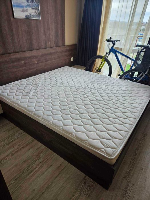 Спалня 180/200, нощни шкафчета, матрак