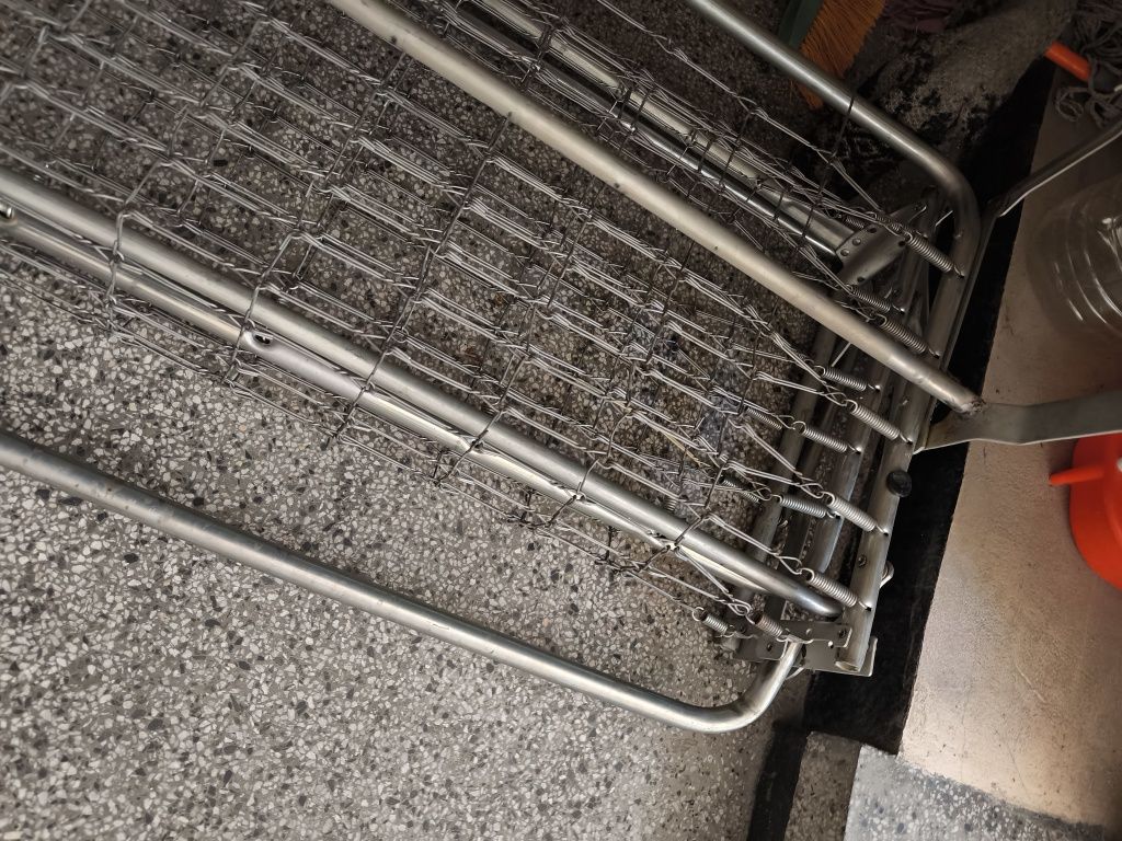 Два дивана разглобени