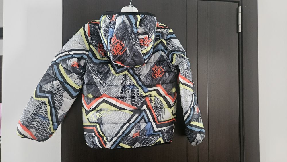 Geaca Guess multicolora