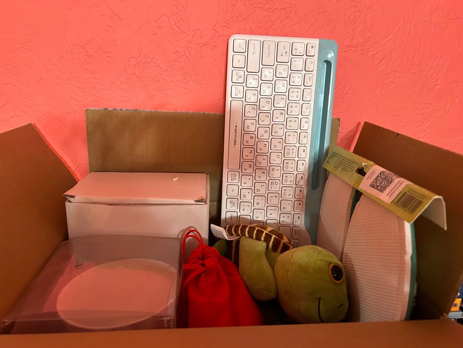 Клавиатура, наушники, набор для фондю и другие вещи