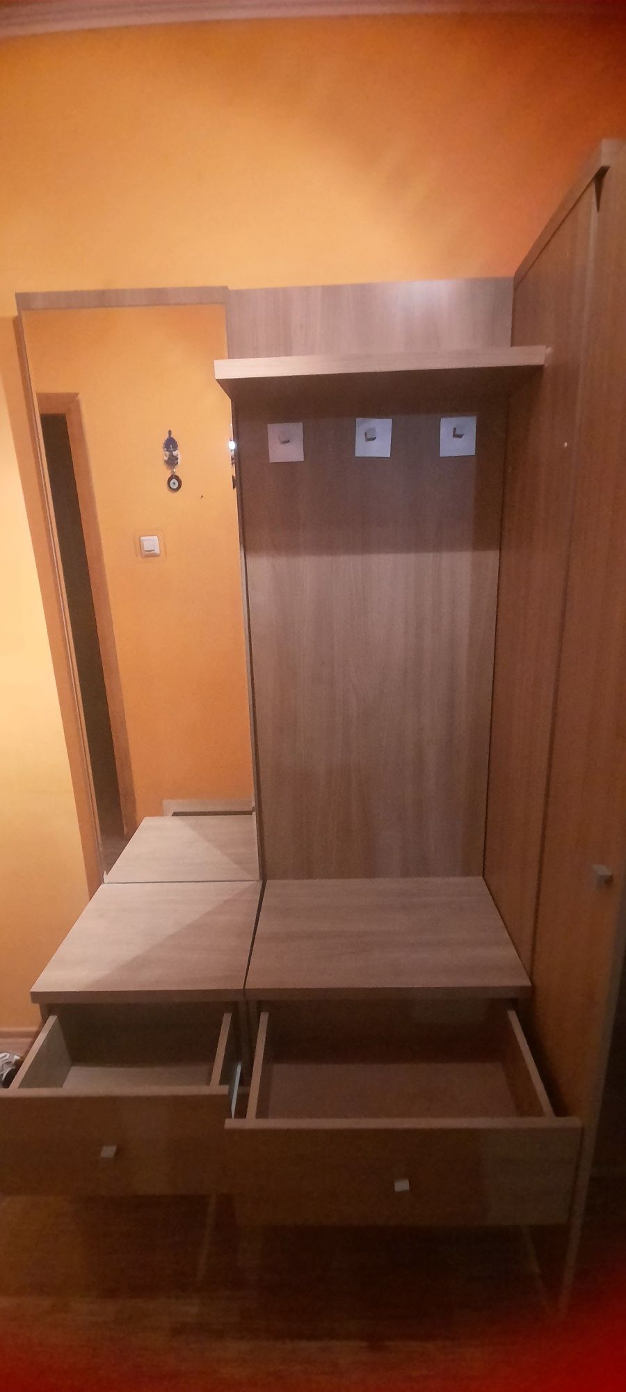 Продается прихожая б/у в хорошем состоянии