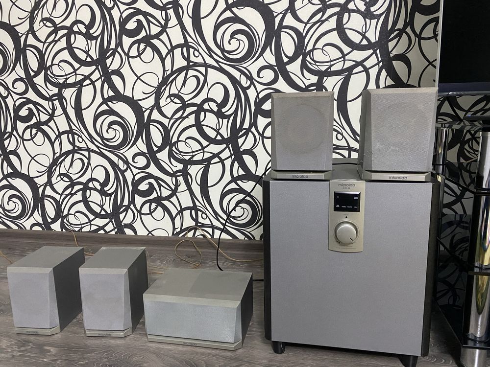 Продам колонки (саб-буфер) Microlab
