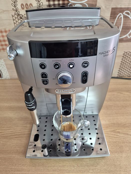 Expresor/Espressor Cafea DeLonghi Magnifica S Smart