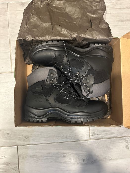 Трекинг обувки чисто нови