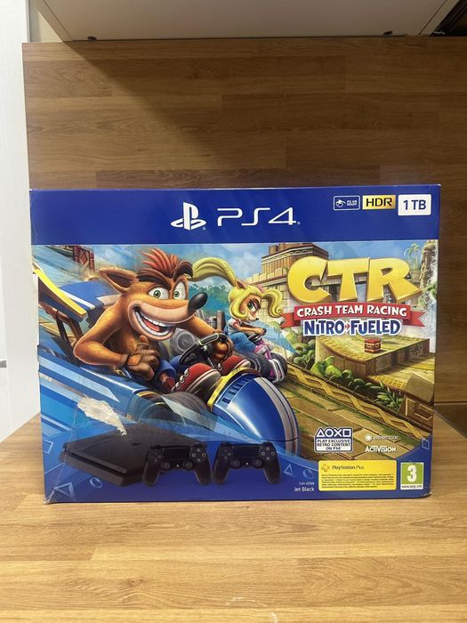 Playstation 4 slim със 2 джойстика